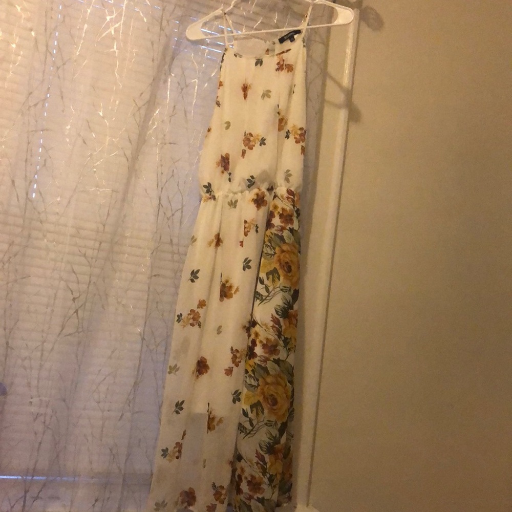 Ups and downs size XL half white with gold flowers and green leaves.